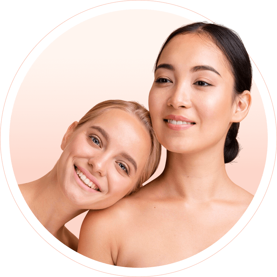 Dos mujeres con piel saludable representando resultados naturales en clínica de estética en CDMX.