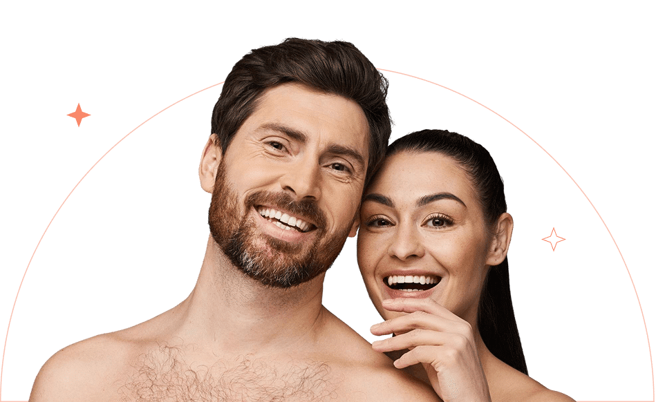 Pareja feliz mostrando resultados estéticos en clínica estética para hombres y mujeres en CDMX.